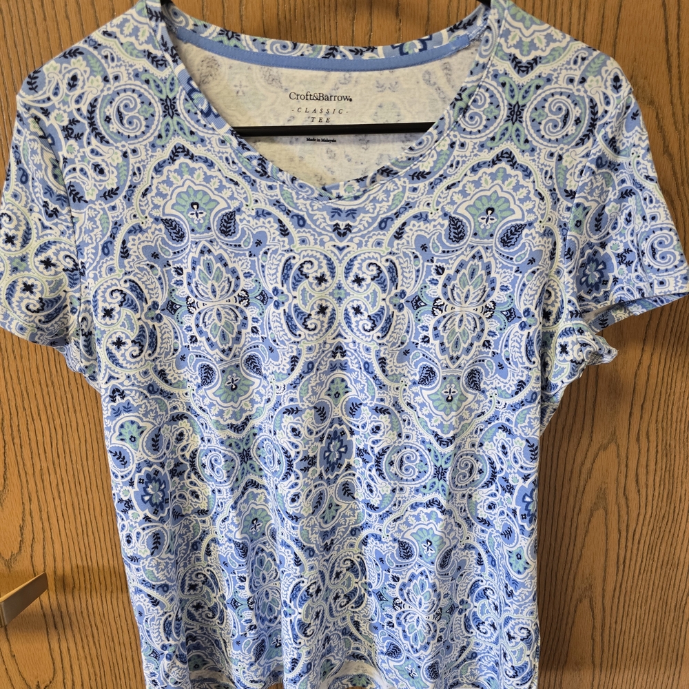 Croft & Barrow Blue and White Paisley Short Sleeve Tee